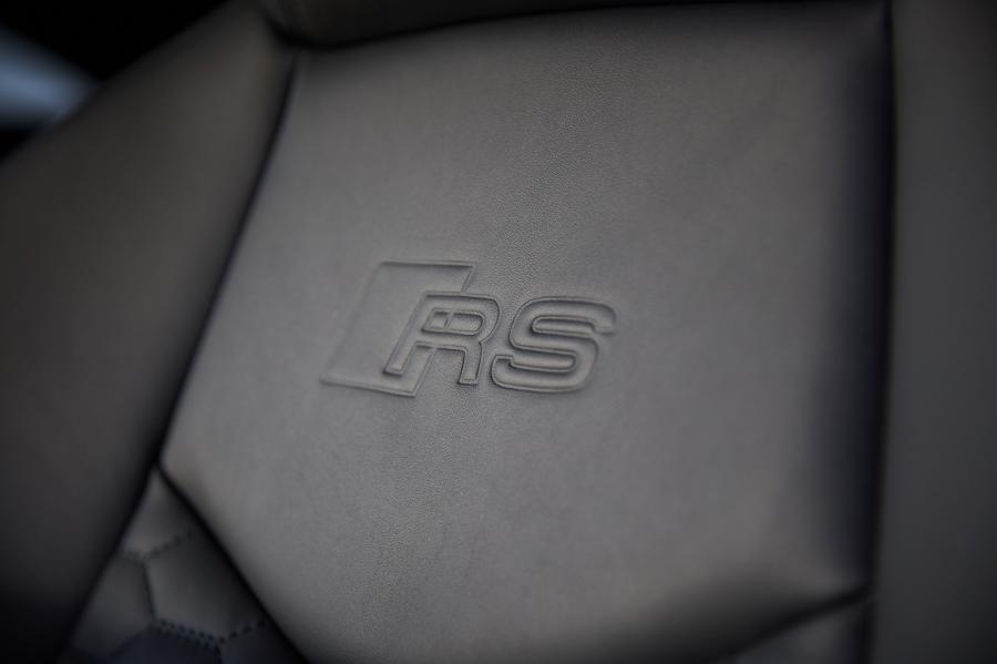 Детали интерьера Audi TT RS Coupe (8S) 2020 года  (AU) (фото 21 из 35)